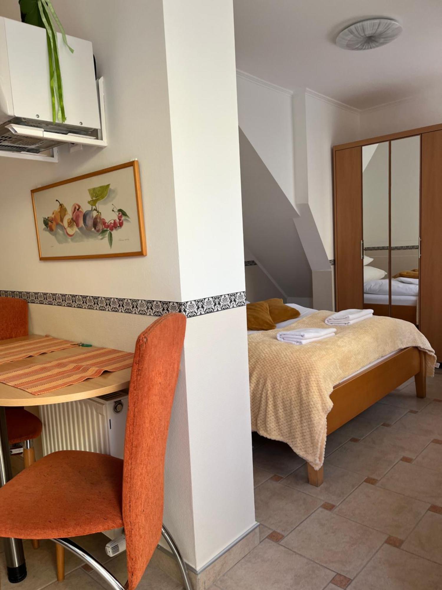 Reka Apartmanhaz Бюк Экстерьер фото