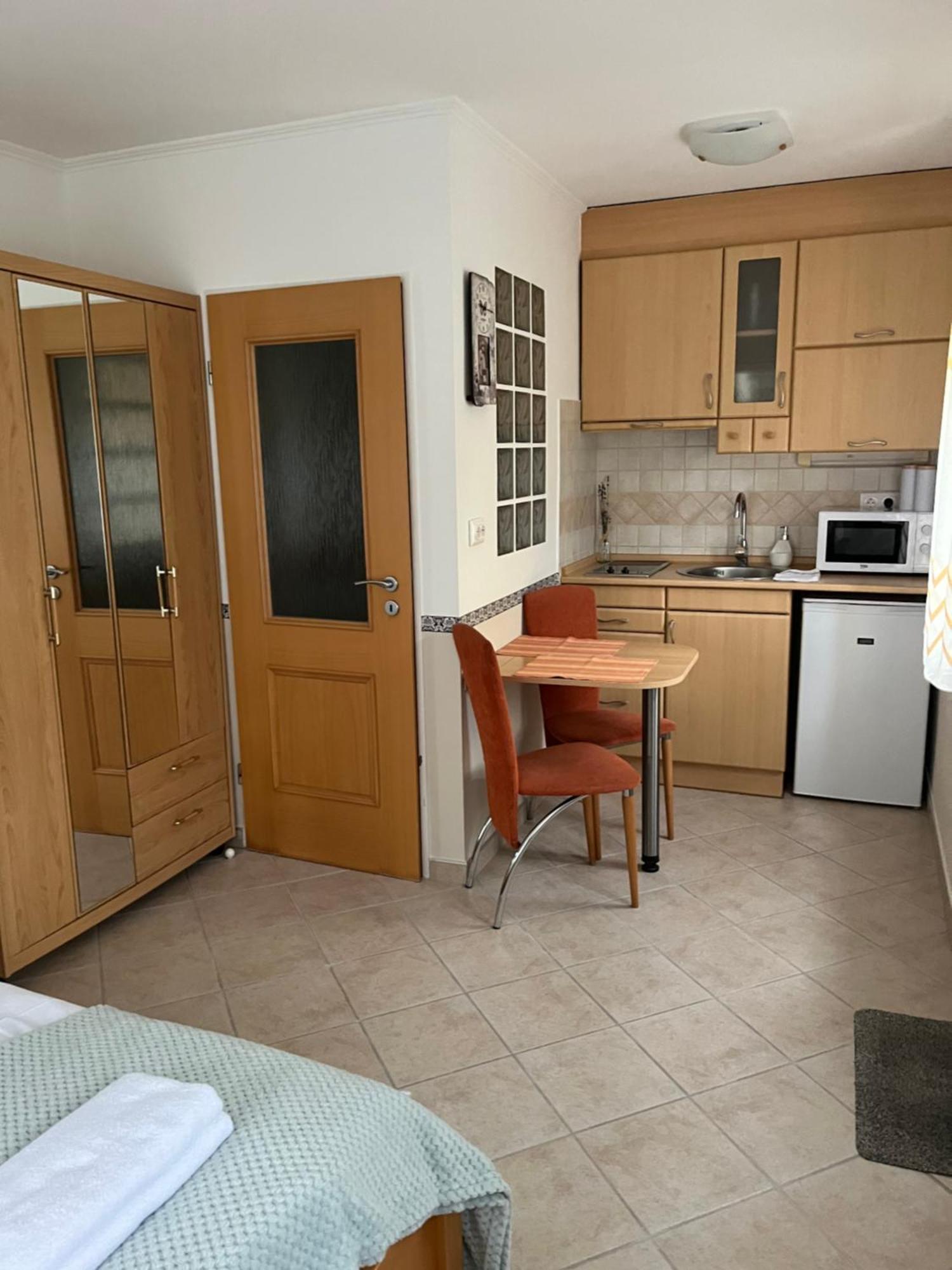Reka Apartmanhaz Бюк Экстерьер фото